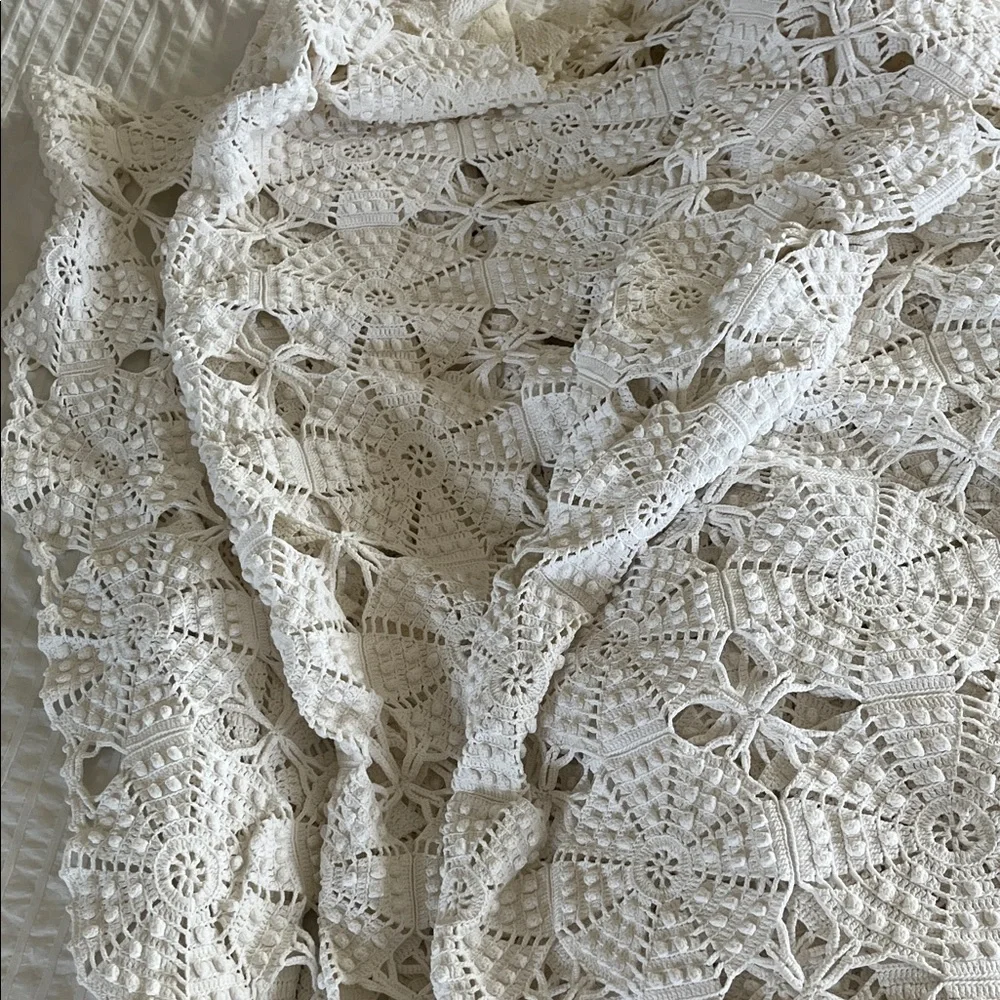 Elegant White Crochet Lace Throw/Blanket